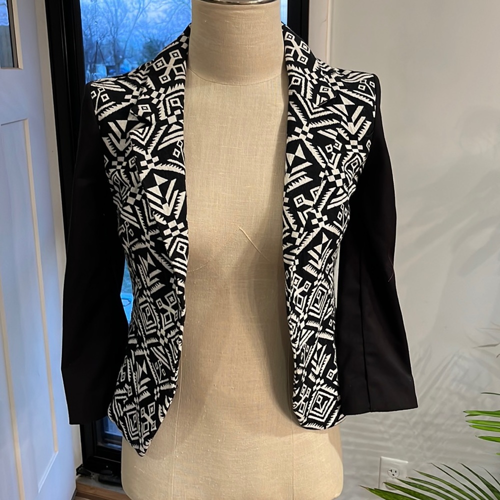 Ladakh xs totem Aztec jacket brand new